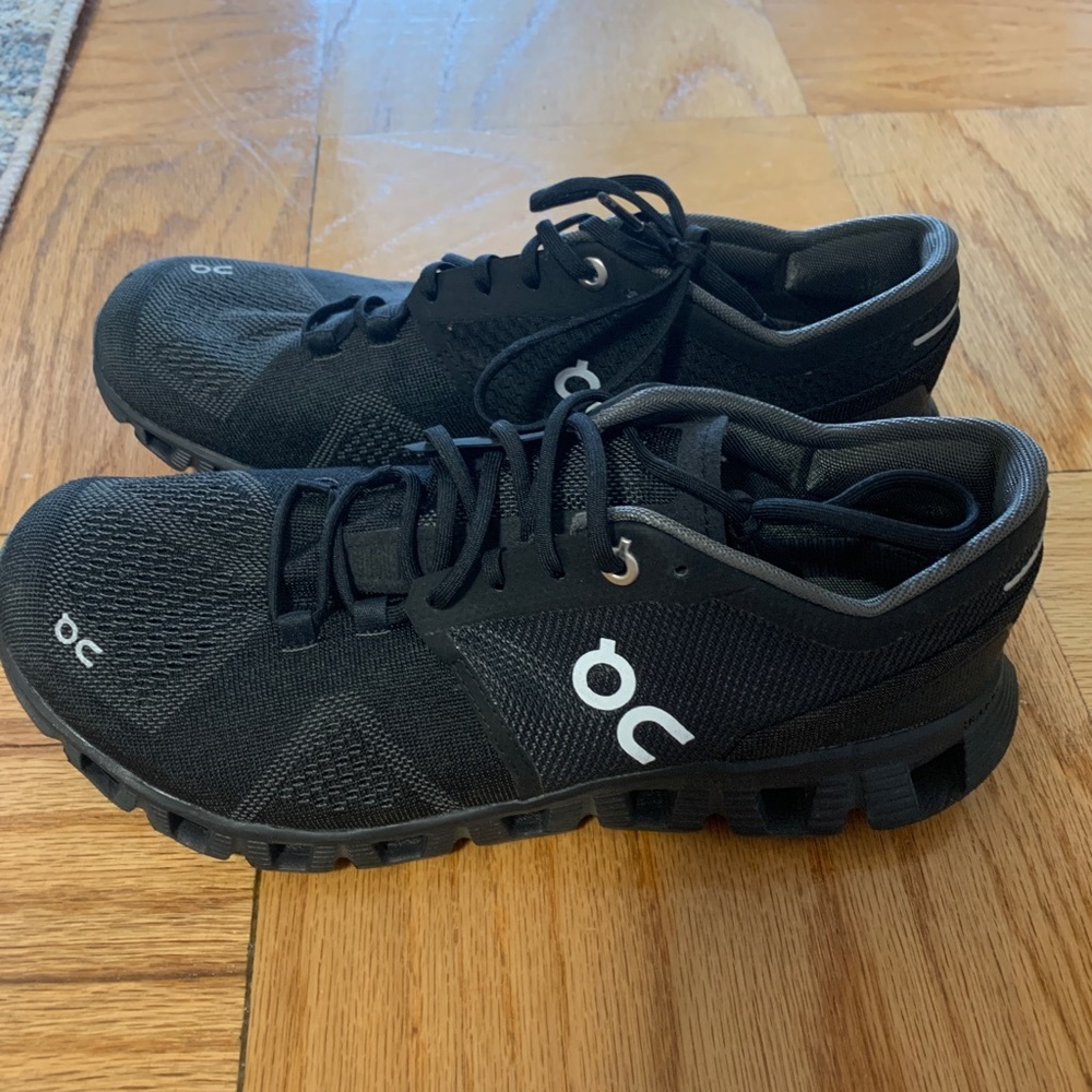 Brand new On cloud size 8 sneakers